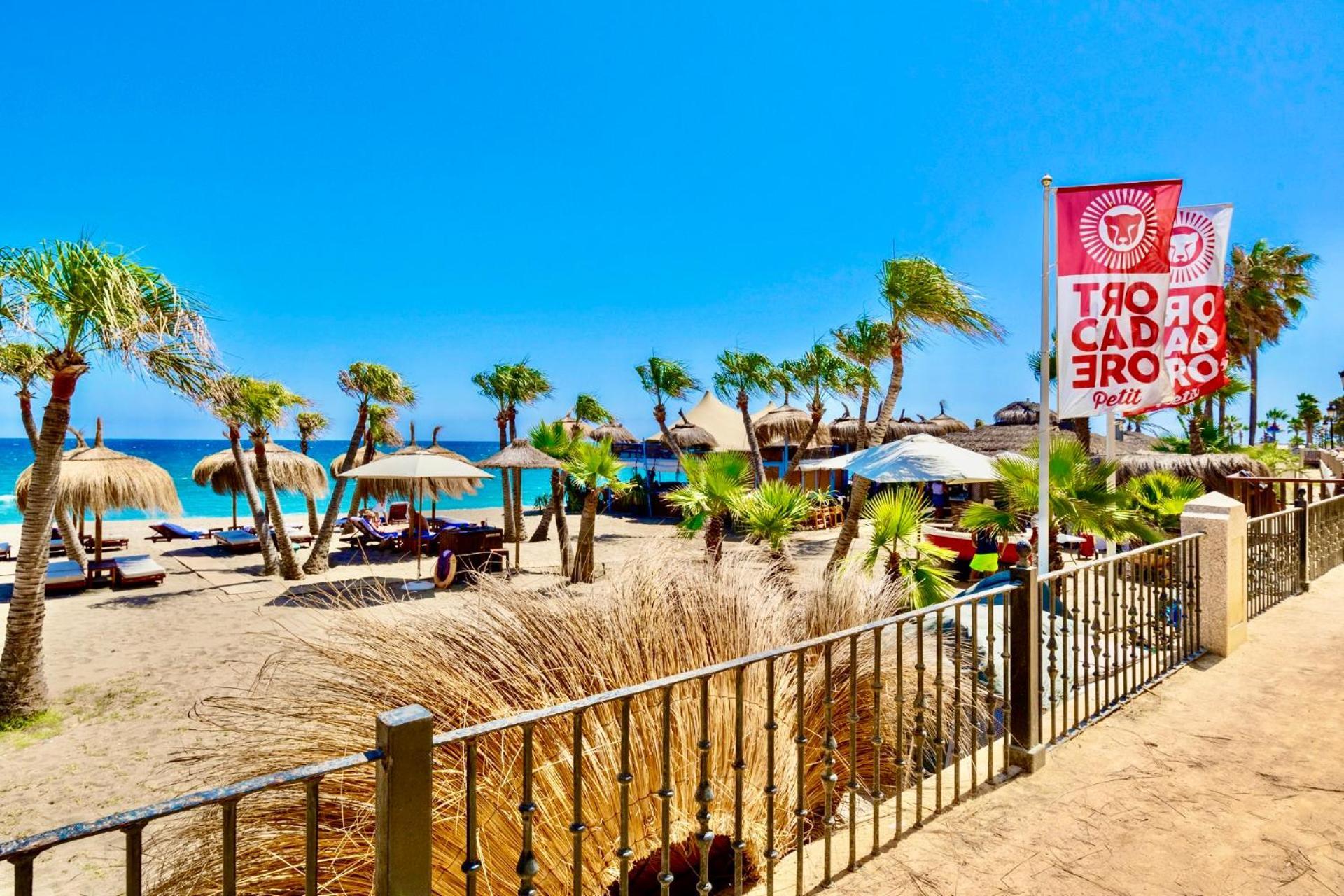 Trocadero Beach, Tennis And Pool Hébergement de vacances Marbellac